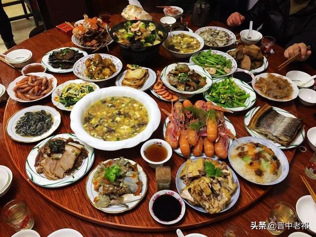 過年時你們那邊的習俗和必吃的傳統(tǒng)食物是什么？